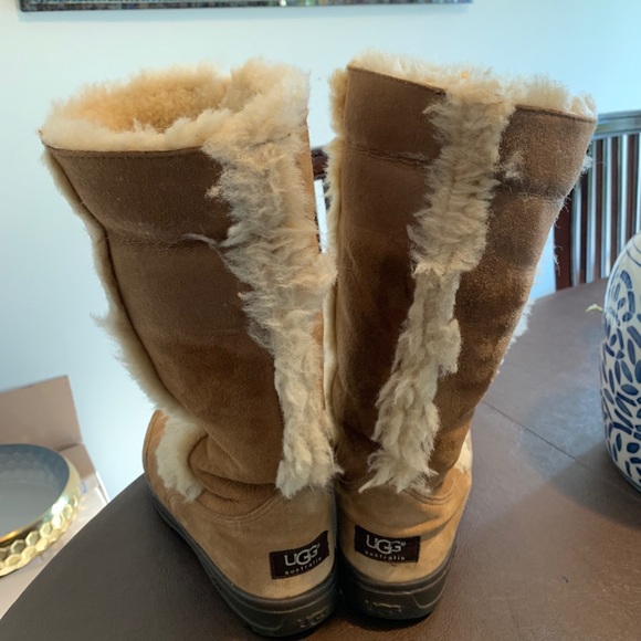 UGGs Sundance Chestnut Brown Sheepskin Fut Suede Boots Women's Size 7. - Picture 6 of 11